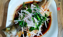 清蒸鲈鱼的做法视频,简单美味，营养满分，跟着视频学做家常好菜